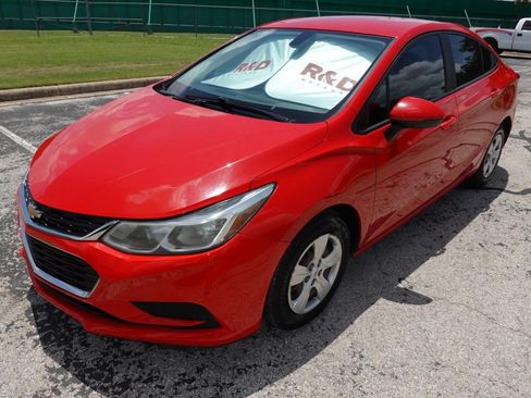 Used 2017 Chevrolet Cruze LS FWD image 3