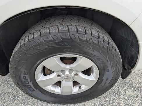 Used 2013 Nissan Frontier SV w/ SV Value Truck Pkg RWD image 4