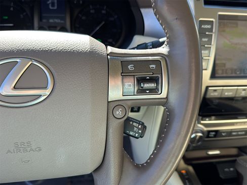 Used 2019 Lexus GX 460 image 16