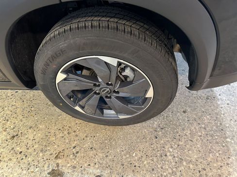 Used 2025 Nissan Rogue SV image 31