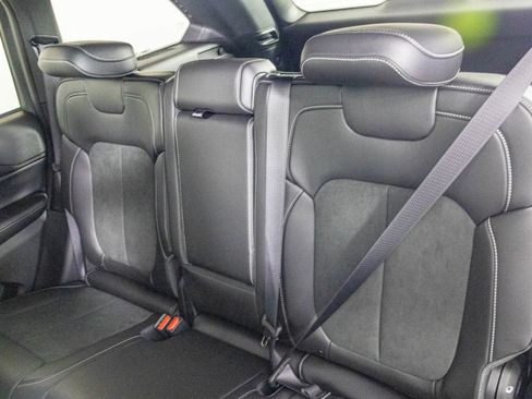 New 2025 Jeep Grand Cherokee Altitude image 28