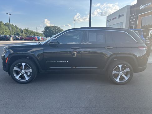 Used 2025 Jeep Grand Cherokee Limited w/ Luxury Tech Group II AWD/4WD image 2