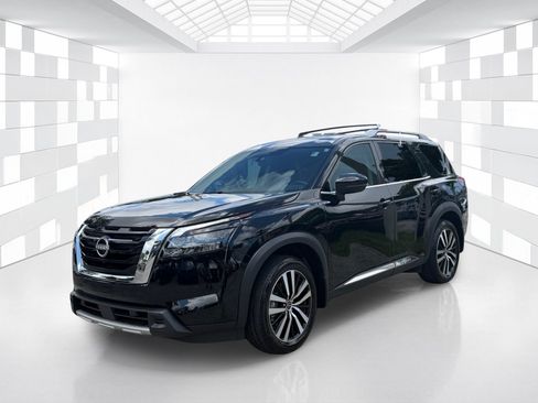 Used 2025 Nissan Pathfinder Platinum w/ Cargo Package FWD image 3