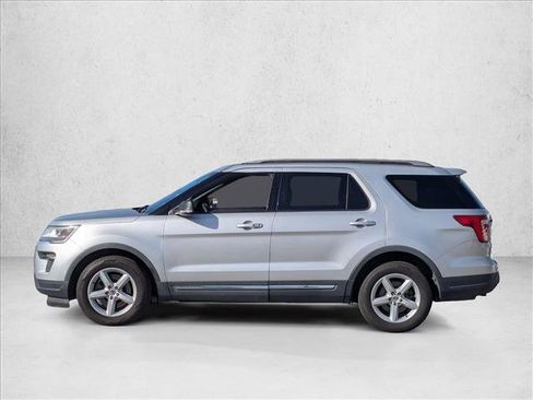 Used 2019 Ford Explorer XLT w/ Equipment Group 201A image 9