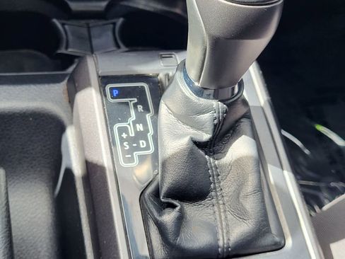 Used 2018 Toyota Tacoma TRD Off-Road w/ Technology Package AWD/4WD image 20