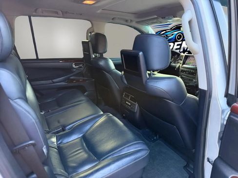 Used 2013 Lexus LX 570 4WD w/ Luxury Pkg image 24