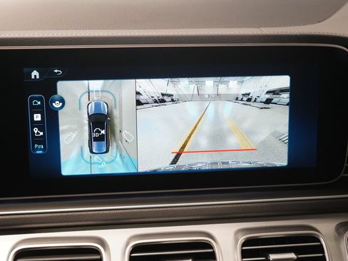 Used 2025 Mercedes-Benz GLS 450 4MATIC image 25
