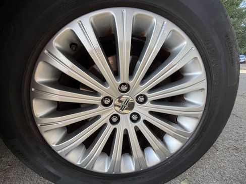 Used 2012 Lincoln MKX FWD image 15