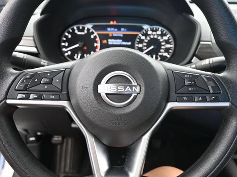 Used 2025 Nissan Altima 2.5 SV FWD image 28