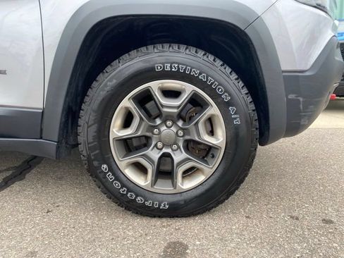 Used 2019 Jeep Cherokee Trailhawk w/ Cold Weather Group AWD/4WD image 37