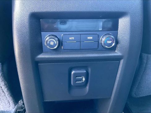 Used 2019 Chevrolet Traverse LT FWD image 36