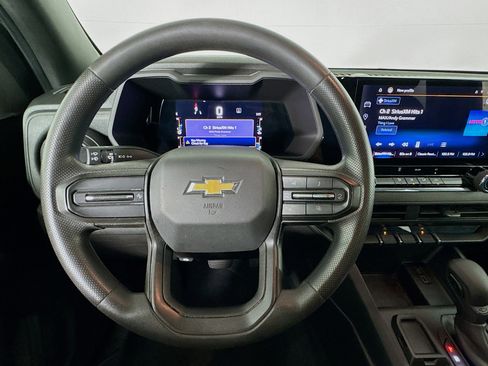 Used 2023 Chevrolet Colorado W/T image 11