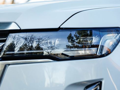 Used 2021 Cadillac Escalade ESV Premium Luxury Platinum image 7