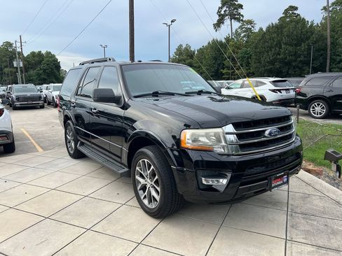 Used 2017 Ford Expedition XLT w/ Equipment Group 202A RWD image 3