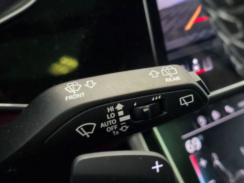 Used 2024 Audi Q8 Prestige w/ Prestige Package image 41