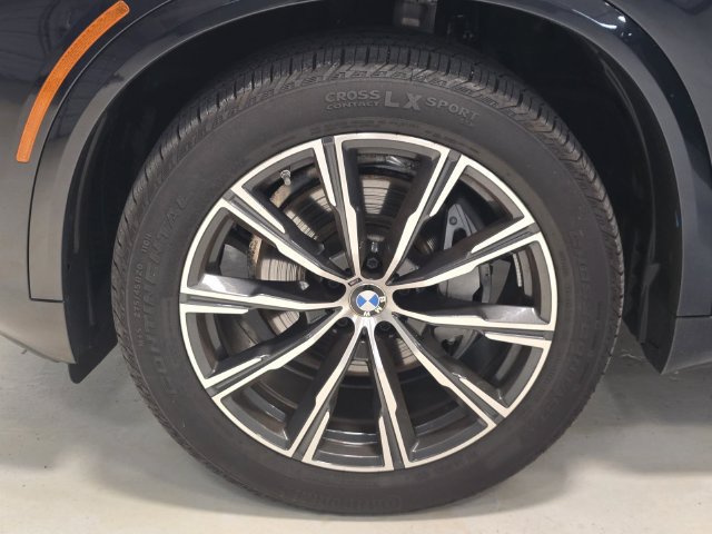 Used 2026 BMW X5 xDrive40i w/ M Sport Package AWD/4WD image 9