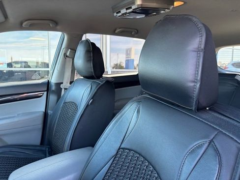 Used 2011 Kia Sorento LX w/ Convenience Pkg image 10