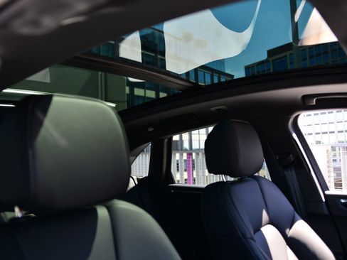 Used 2026 Porsche Macan image 15