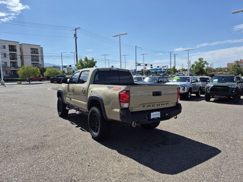 Used 2017 Toyota Tacoma TRD Off-Road w/ Tow Package (A/T) AWD/4WD image 3