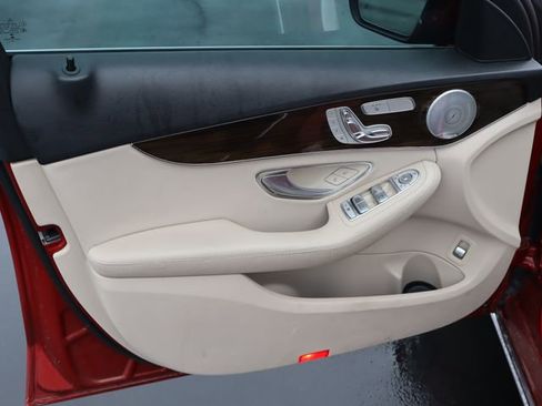 Used 2019 Mercedes-Benz C 300 Sedan image 17