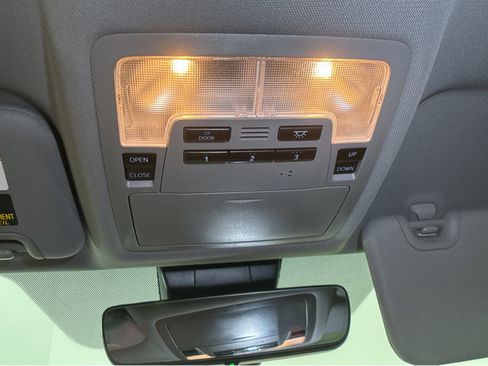 Used 2018 Toyota Highlander XLE image 39