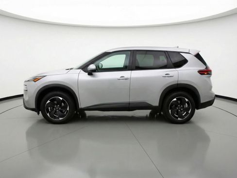 Used 2025 Nissan Rogue SV image 5