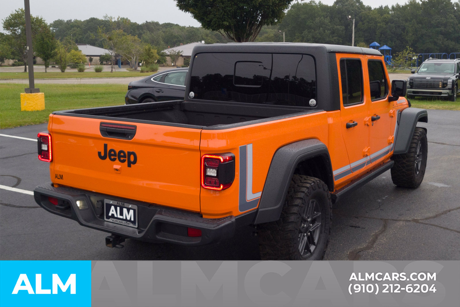 Used 2025 Jeep Gladiator Sport AWD/4WD image 5