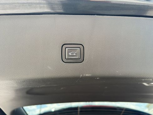 Used 2021 Chevrolet Traverse LT w/ LT Premium Package AWD/4WD image 26