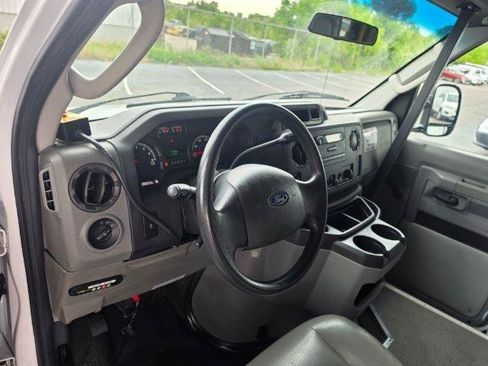 Used 2009 Ford E-350 and Econoline 350 Extended Super Duty RWD image 7