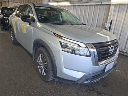Used 2024 Nissan Pathfinder S AWD/4WD image 6