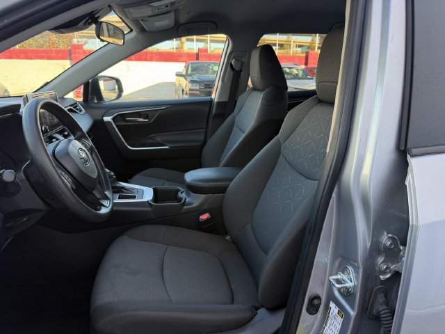 Used 2025 Toyota RAV4 XLE FWD image 26