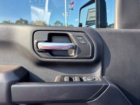 Used 2022 Chevrolet Silverado 2500 Custom w/ Custom Value Package image 18