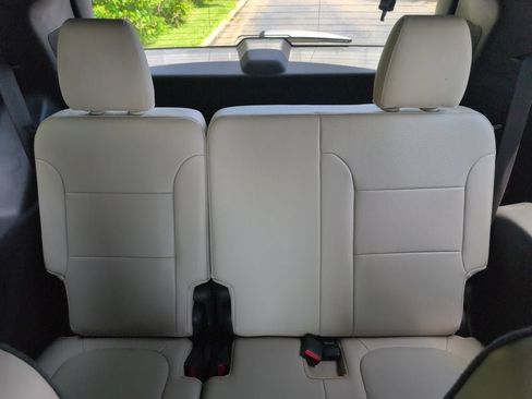 Used 2023 Chevrolet Traverse Premier FWD image 35
