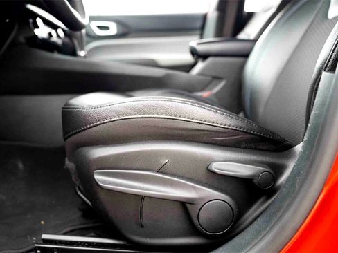 Used 2024 Jeep Compass Latitude image 13