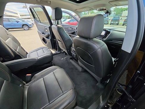 Used 2021 Chevrolet Traverse Premier w/ Redline Edition AWD/4WD image 28