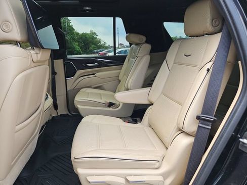 Used 2021 Cadillac Escalade Premium Luxury w/ Performance Package AWD/4WD image 30