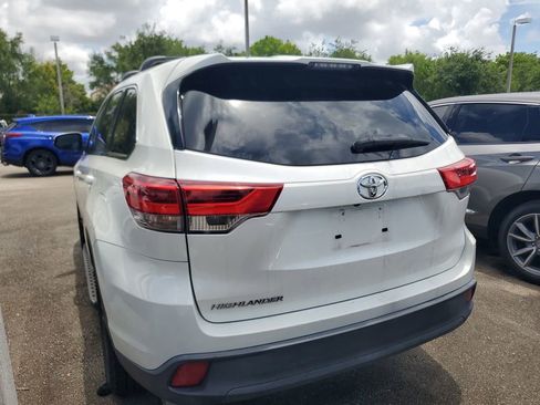 Used 2019 Toyota Highlander LE FWD image 7