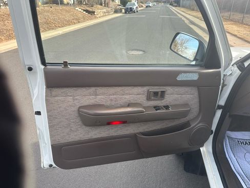 Used 1998 Toyota Tacoma 4x4 Xtracab V6 image 10