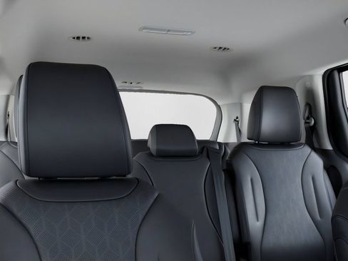 New 2026 Kia Carnival FWD image 27