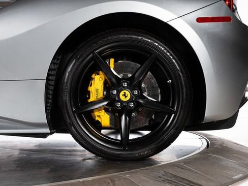 Used 2019 Ferrari 488 Spider RWD image 18