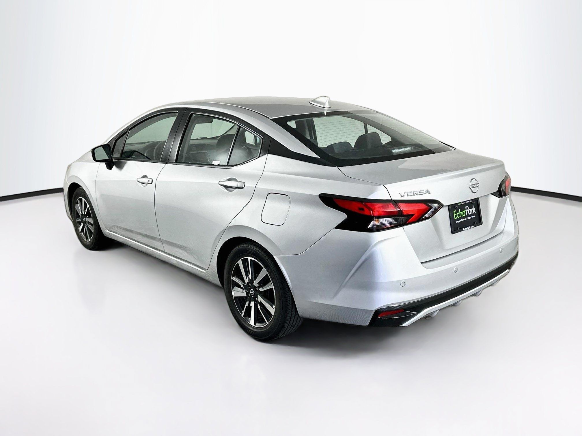 Used 2025 Nissan Versa SV FWD image 5