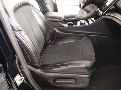 Used 2024 Jeep Grand Cherokee Altitude RWD image 13