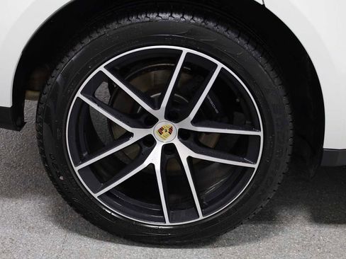 Certified 2025 Porsche Macan image 38