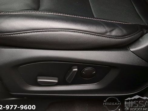 Used 2023 Ford Explorer Limited image 18