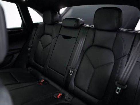 Certified 2025 Porsche Macan Turbo image 30