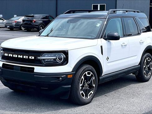 Used 2022 Ford Bronco Sport Outer Banks w/ Tech Package AWD/4WD image 2