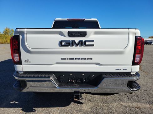 Used 2024 GMC Sierra 2500 SLE w/ SLE Value Package; image 6