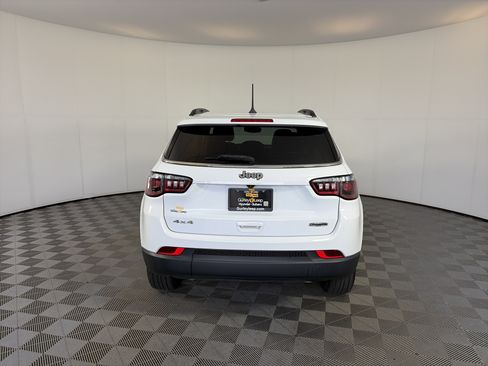 Used 2023 Jeep Compass Latitude AWD/4WD image 9