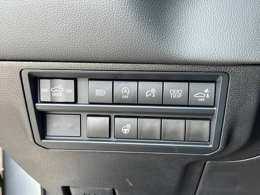 Used 2026 Toyota Tundra Limited AWD/4WD image 17