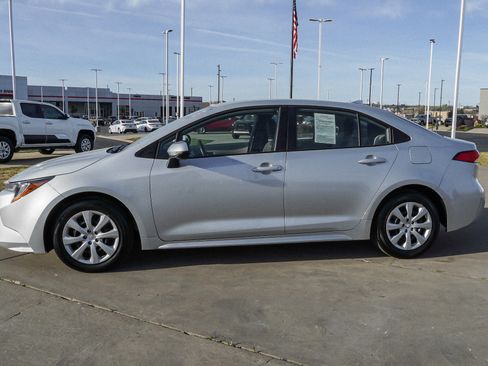 Certified 2025 Toyota Corolla LE image 5